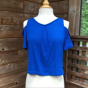 Cutout sleeve tee - M